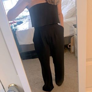 Express Flouncy Strapless Wide—leg Jumpsuit Pantsuit w/Pockets. Size 2. Black.